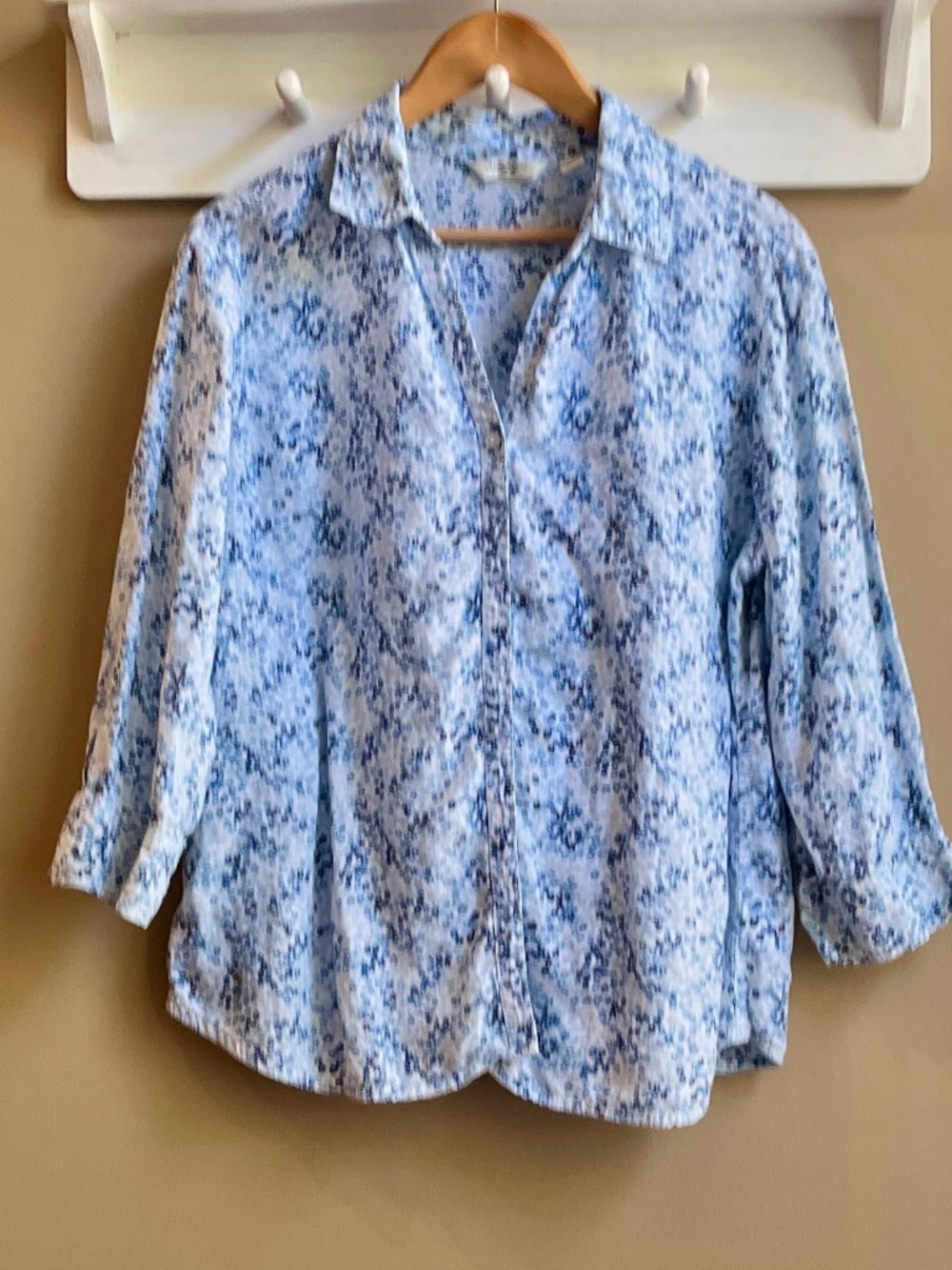 Liz Claiborne Blue Watercolor Floral Button Down Blouse Size XL